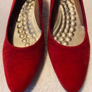 Almost Brand New Sexy Heels By WALKING CRADLES - box 40